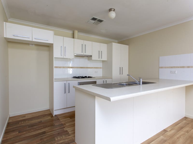 1/10 Shrewton Court, SALISBURY NORTH — image 2