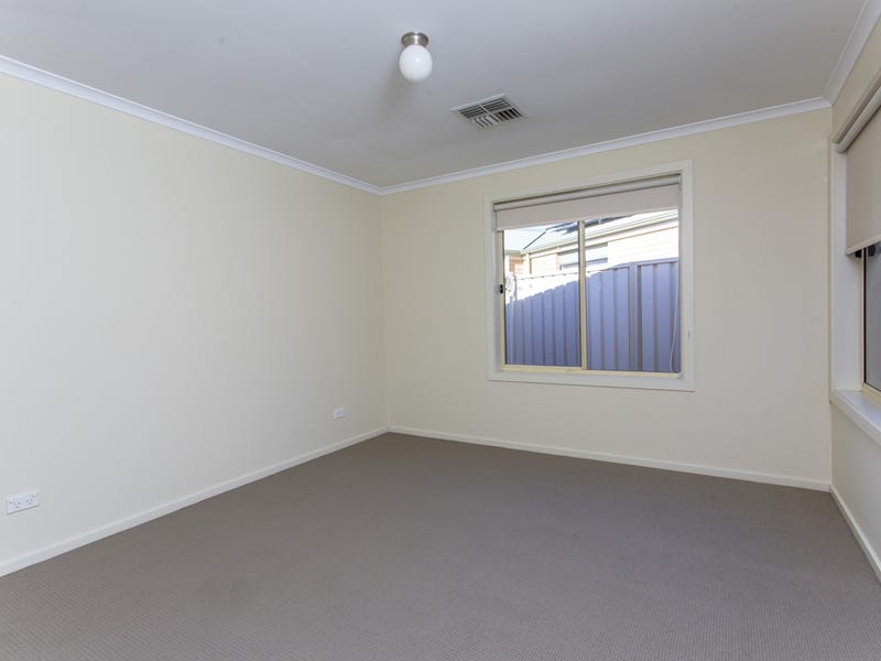 1/10 Shrewton Court, SALISBURY NORTH — image 9