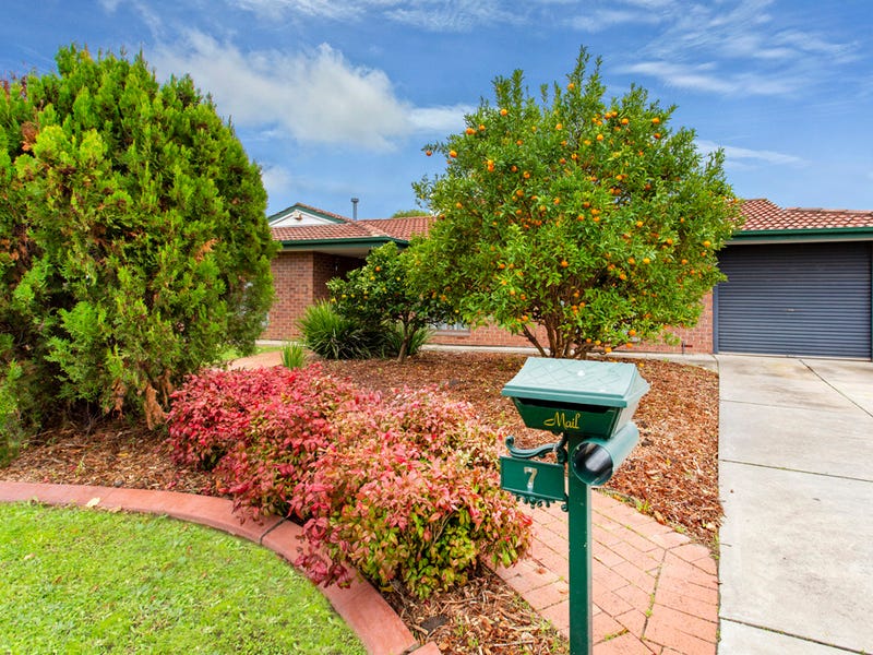 7 Raphael Crescent, MORPHETT VALE — image 2