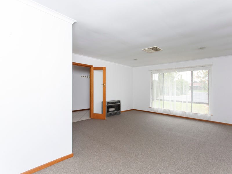 7 Raphael Crescent, MORPHETT VALE — image 4