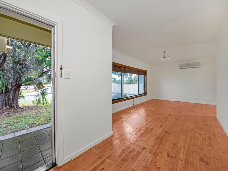 19 Malbaru Avenue, INGLE FARM — image 3