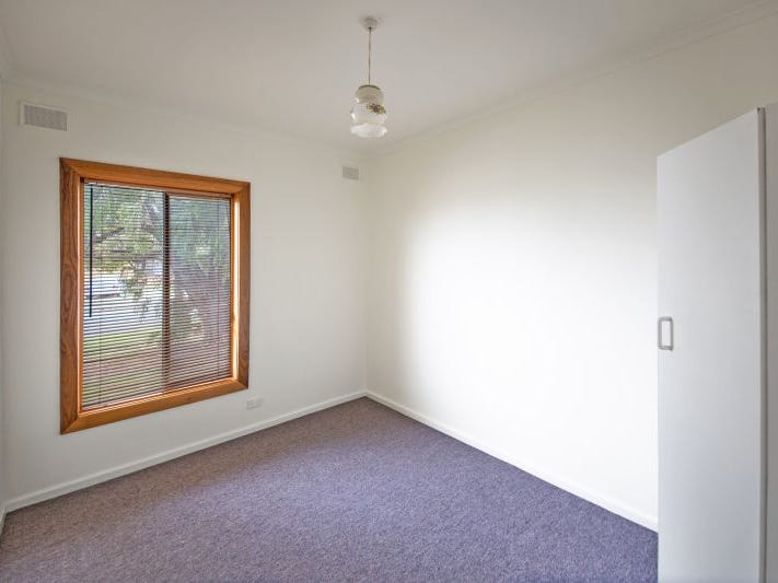 19 Malbaru Avenue, INGLE FARM — image 9