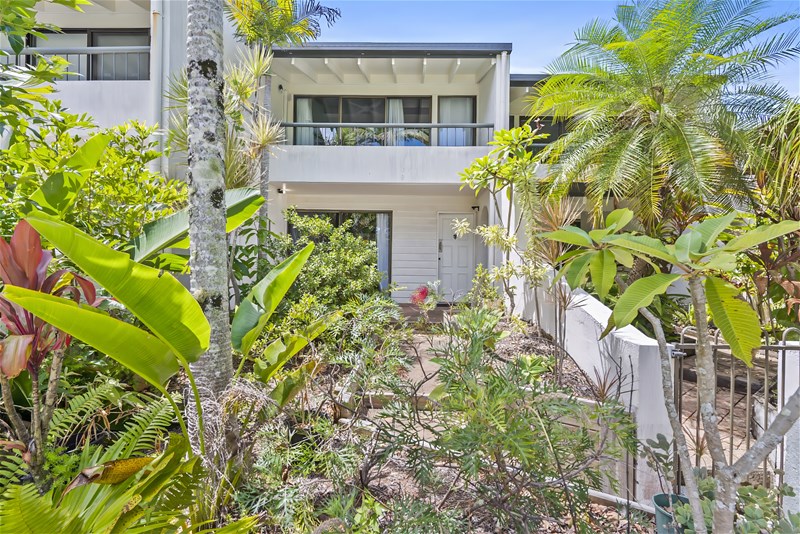 Coastal Living in Sunshine Beach