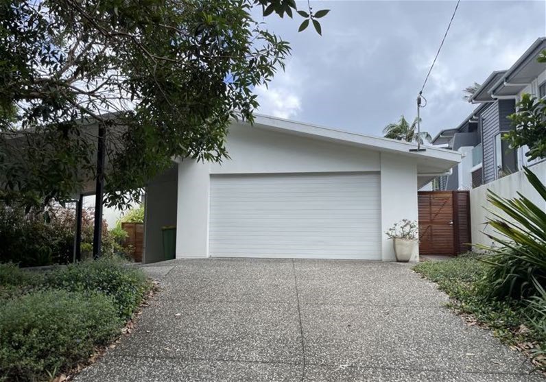 Beach Living in the Heart of Sunshine Beach
