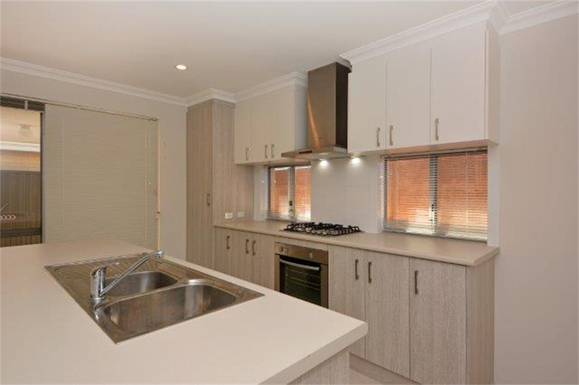 3/2 Redheart Road, Carramar Wa 6031