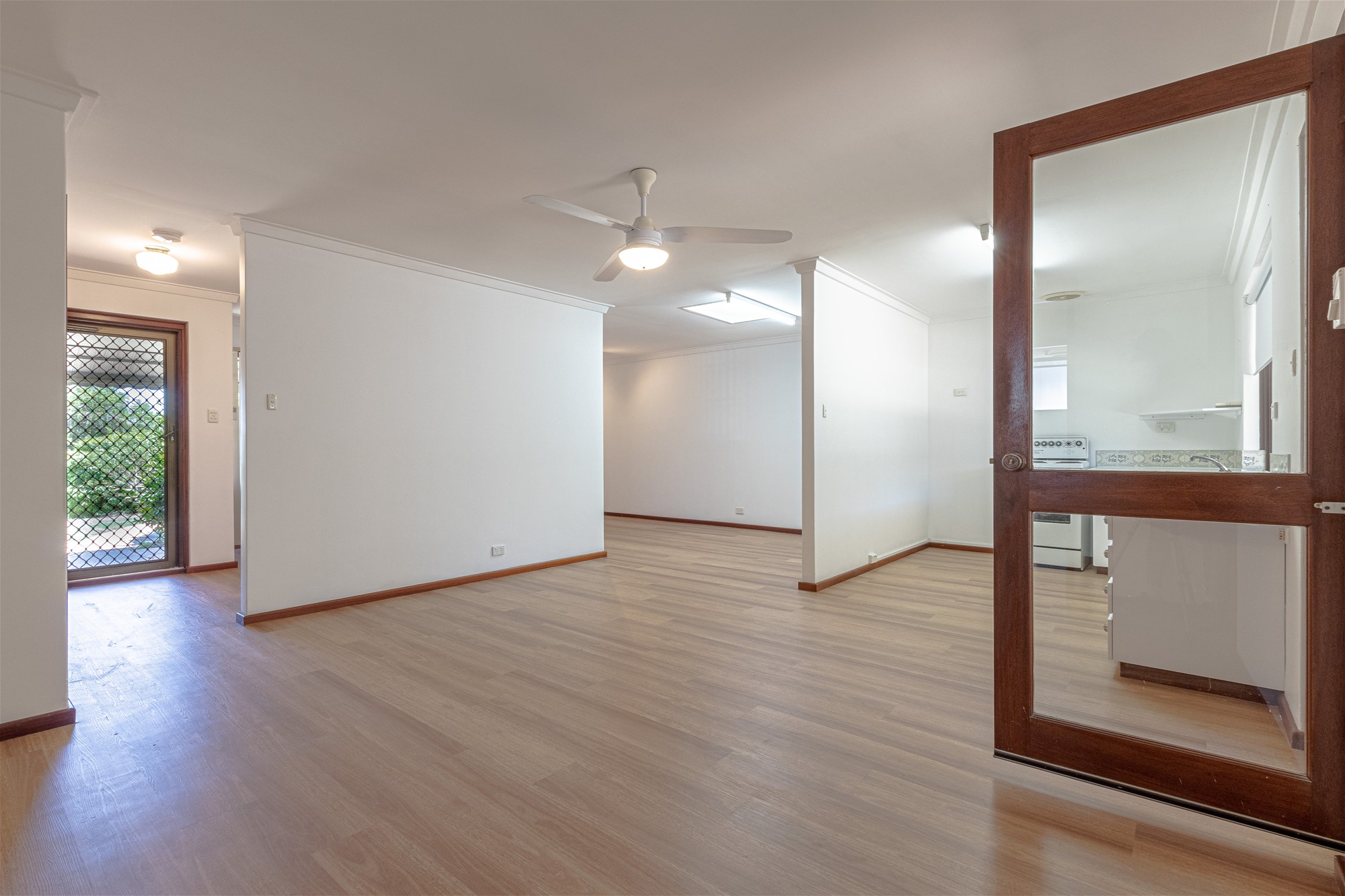 B/4 Brecon Place, Wanneroo Wa 6065