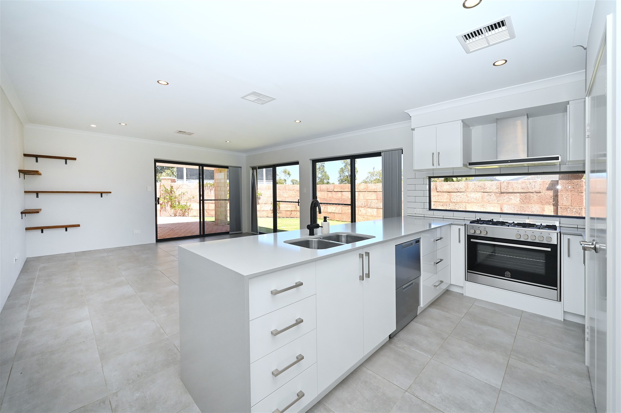 4 Blossom Way, Banksia Grove Wa 6031