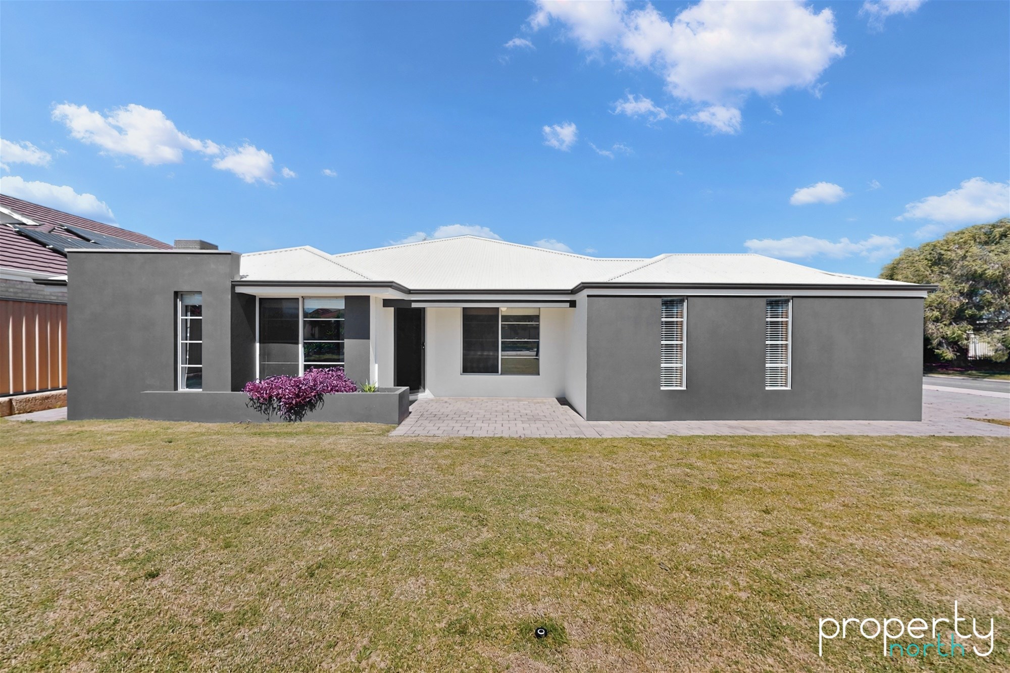 Stunning Tapping Home For Sale: Perfect Blend Of Comfort And Luxury!
