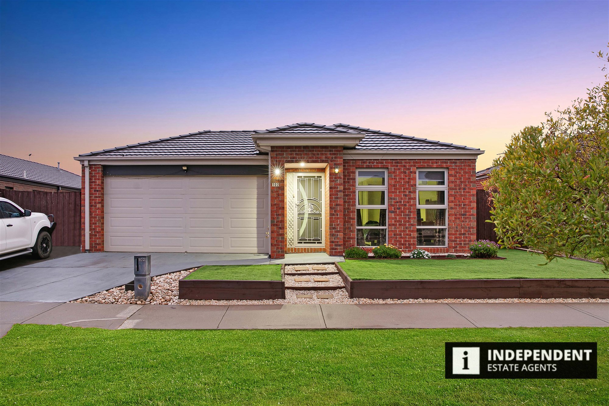 102 James Melrose Drive, BROOKFIELD VIC 3338