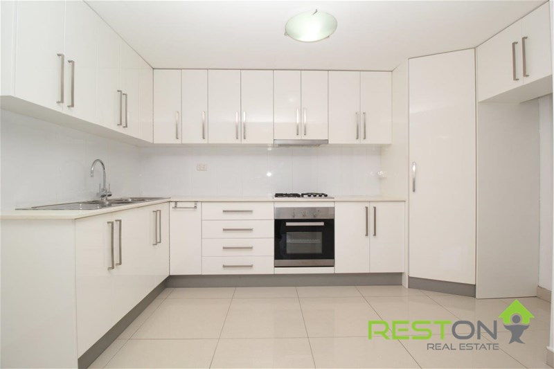 SEVEN HILLS - Big, Bright & Super Convenient!