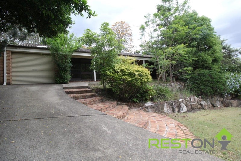 CASTLE HILL - Comfortable Family Home 