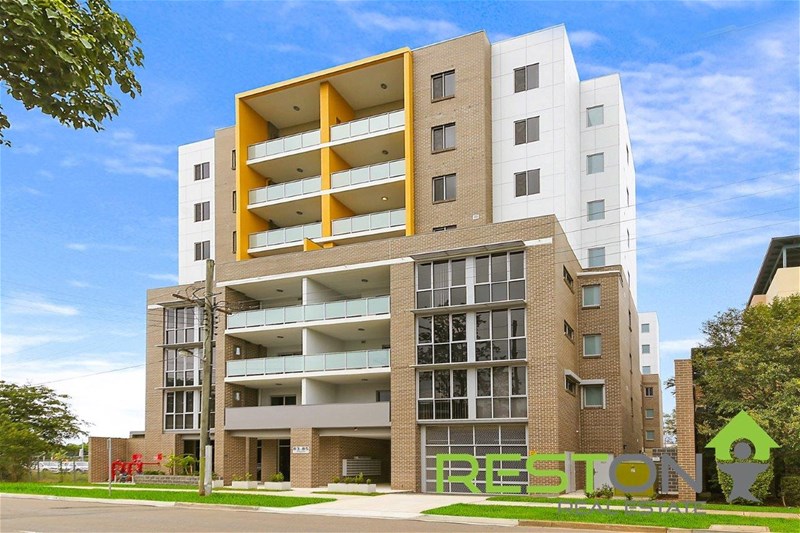 PENRITH - MODERN APARTMENT IN THE HEART OF PENRITH 