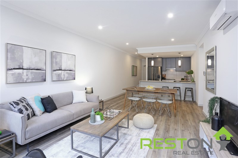 PENRITH - NEAR NEW LUXURY APARTMENT