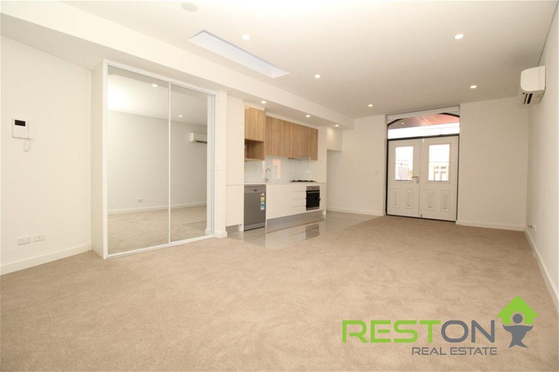 DULWICH HILL - MASSIVE STUDIO APARTMENT 