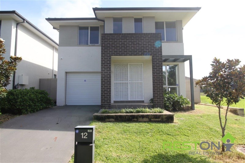 GLENFIELD - Stylish Three Bedroom House