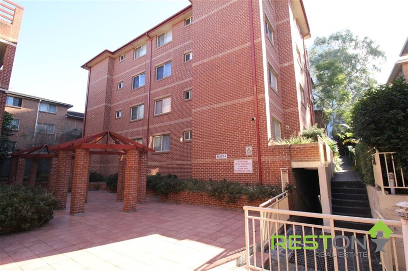 PARRAMATTA - SPACIOUS APARTMENT IN CONVENIENT LOCATION