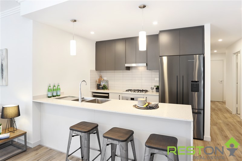 PENRITH - NEAR NEW LUXURY APARTMENT