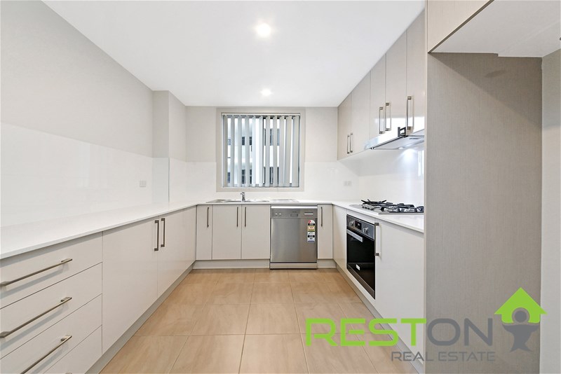 PENRITH - LUXURY APARTMENT IN THE HEART OF PENRITH!