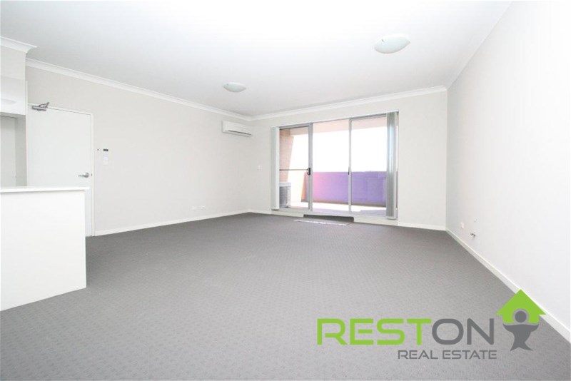 WESTMEAD - ULTRA-CONVENIENT LOCATION! 