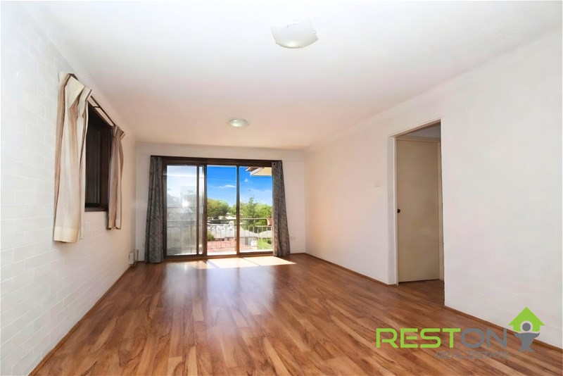 BLACKTOWN - Top Floor Penthouse Style Apartment 