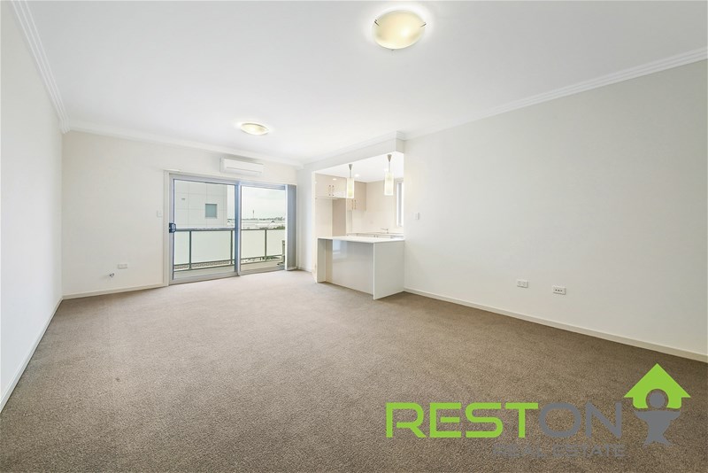PENRITH - MODERN APARTMENT IN THE HEART OF PENRITH
