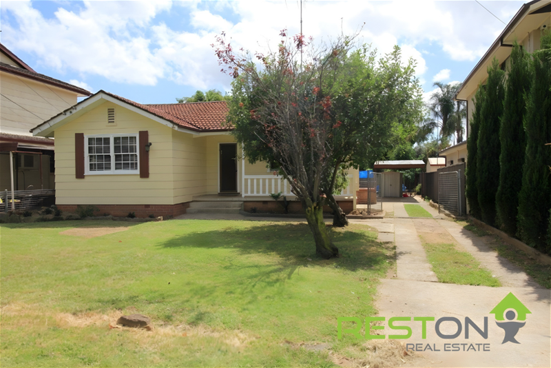 KINGSWOOD - COMFORTABLE FAMILY HOME 