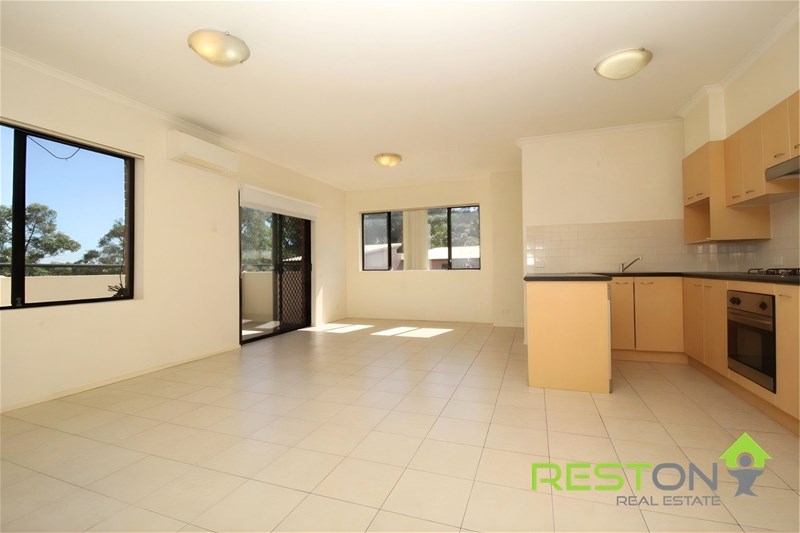 PADSTOW - Sunlit Top Floor Apartment in Prime Location