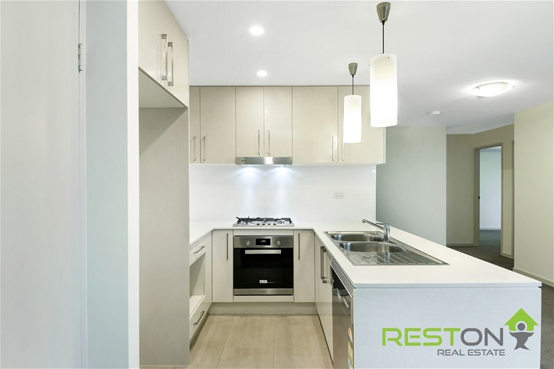 PENRITH - MINUTES WALK TO WESTFIELD AND STATION 