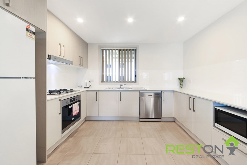PENRITH - SPACIOUS & MODERN 