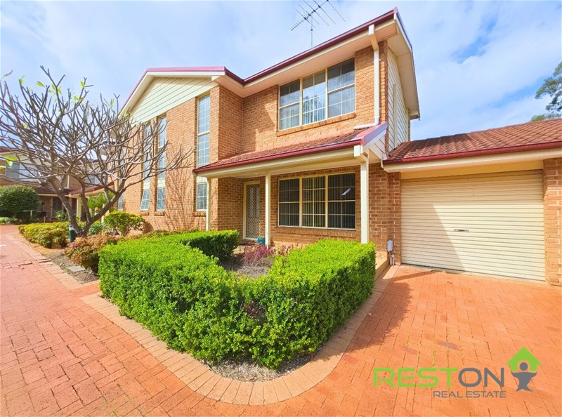 KINGS PARK - Charming Two Bedroom Townhouse