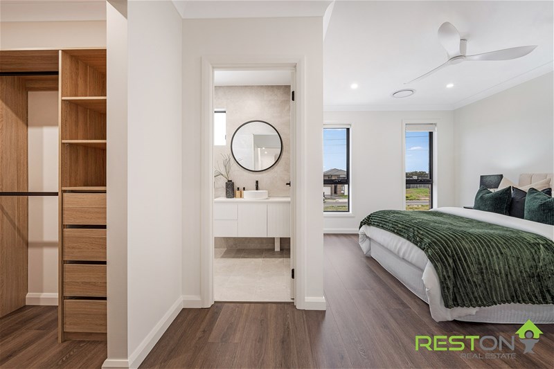 AUSTRAL - Luxurious Brand New 5 Bedroom Family Home