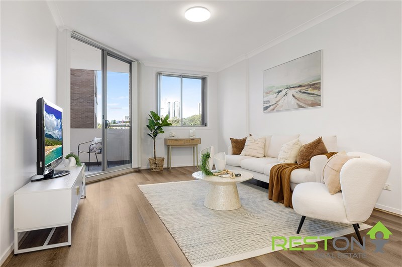 WESTMEAD - Renovated and Ready to Move in! 