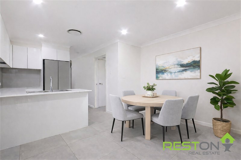 OXLEY PARK - Modern Front-Facing Townhouse in a Boutique Complex of Five