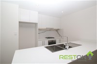 MODERN APARTMENT ONLY MINUTES  WALK AWAY FROM STATION AND SHOPS 