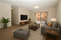 Large and Modern Three Bedroom Apartment 