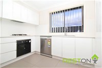 2/99 Canberra Street OXLEY PARK, NSW 2760