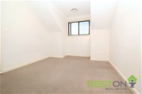 2/99 Canberra Street OXLEY PARK, NSW 2760
