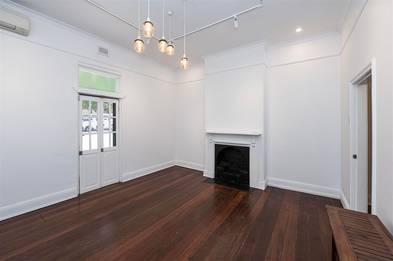 Prime Oxford Street Property 10
