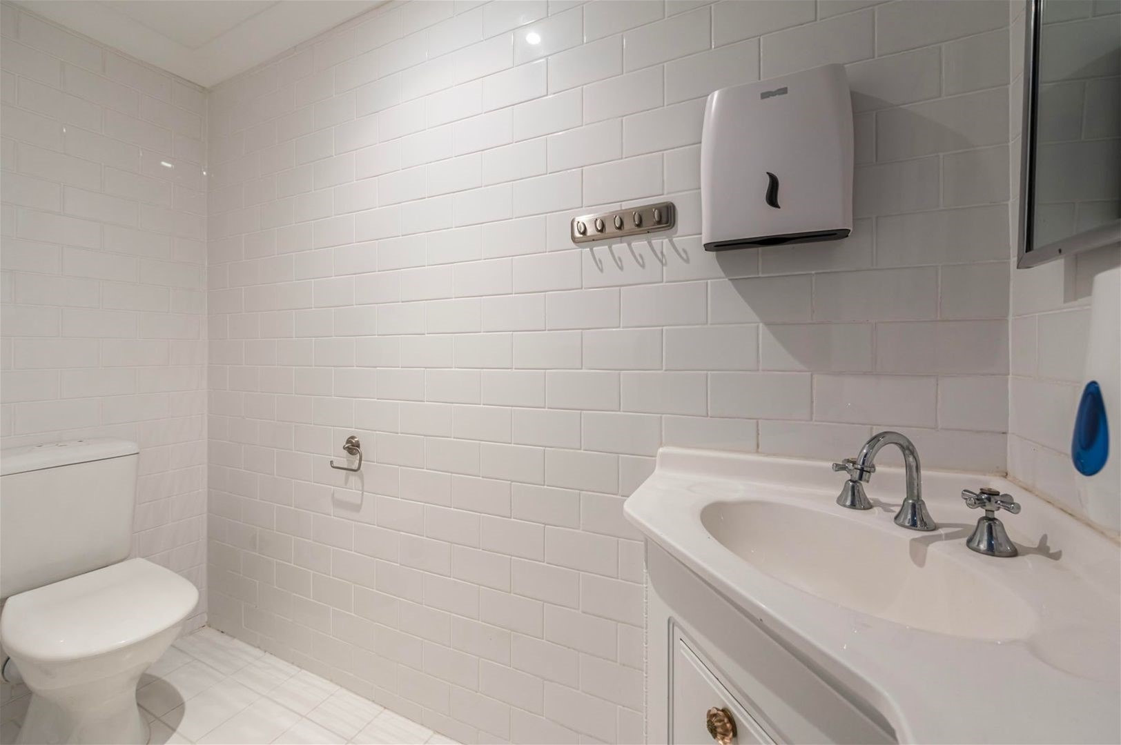 Prime Oxford Street Property 11
