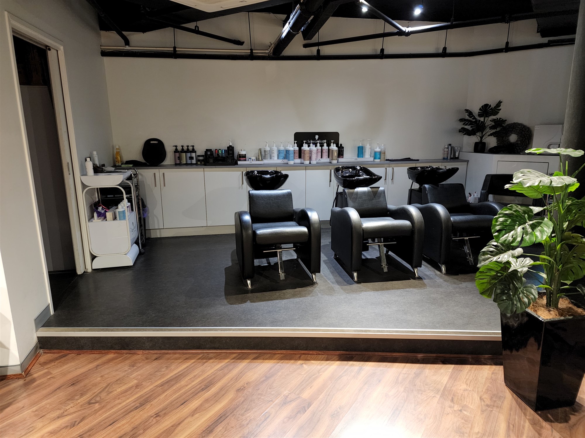 Fully setup Street entrance Shop 8