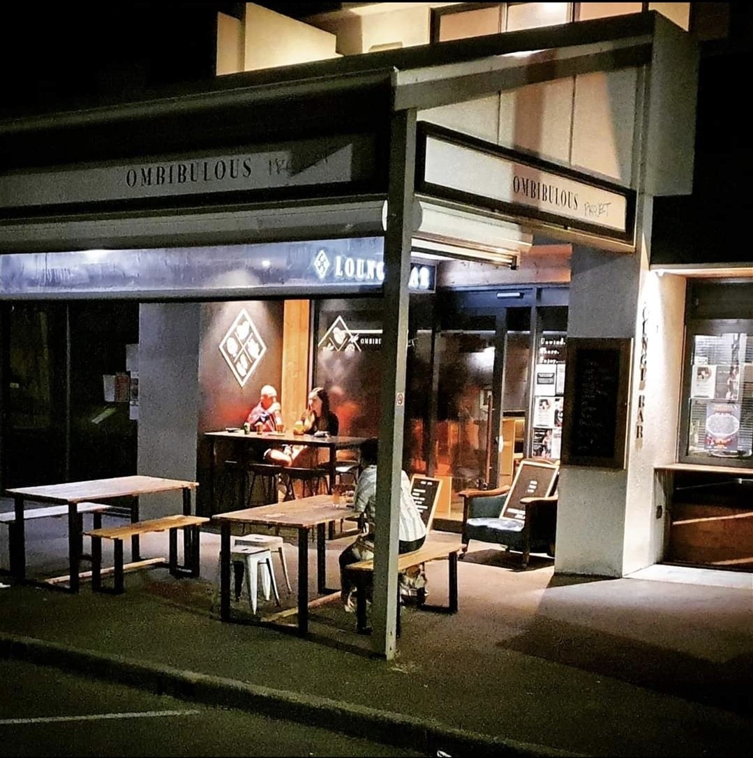 Business for Sale – Shop for Lease in Port Fairy Victoria, Great Ocean Road-Restaurant/Cafe/Bar/Takeaway opportunity! Walk in and trade