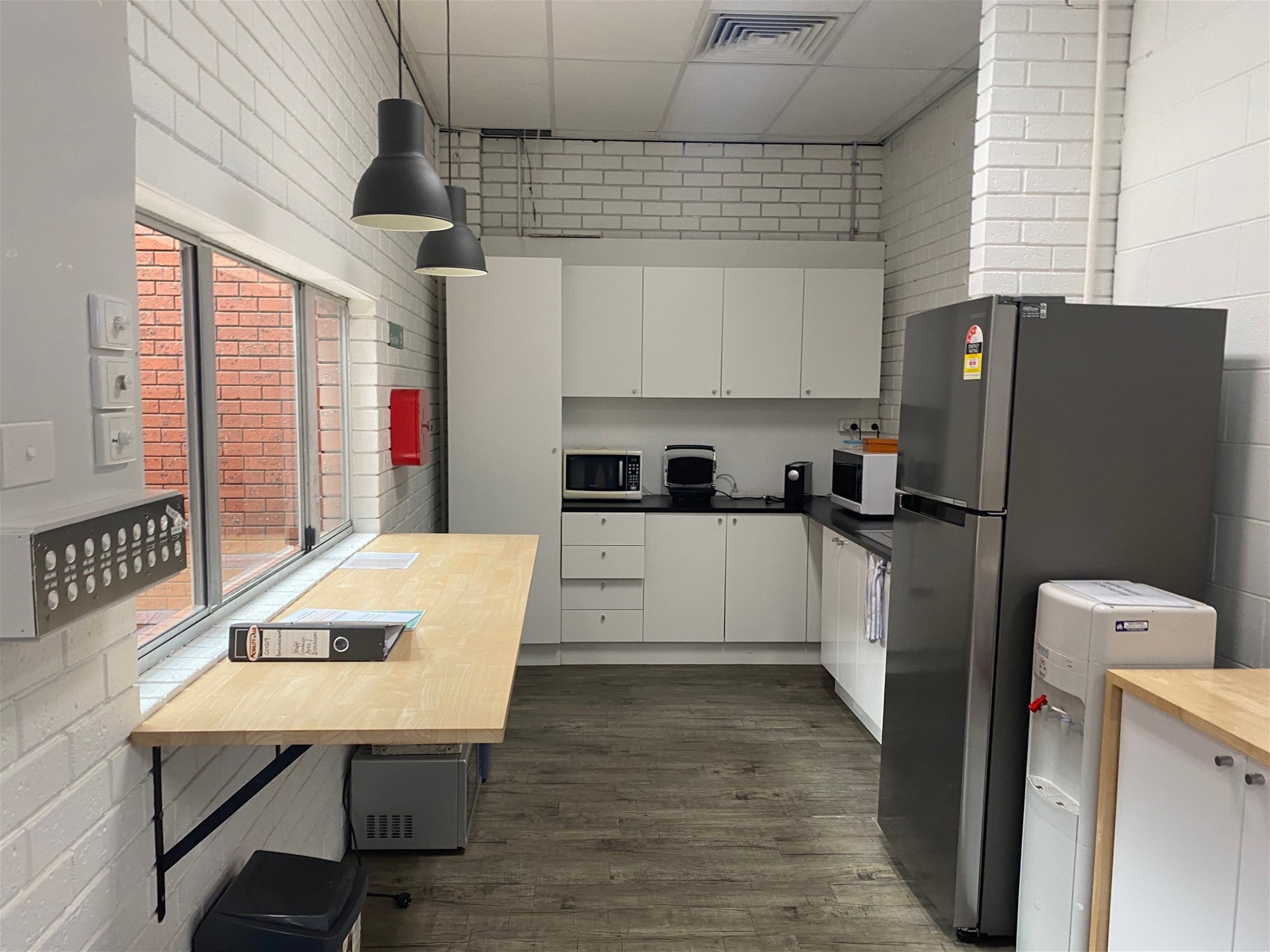 Versatile office space gem in 6