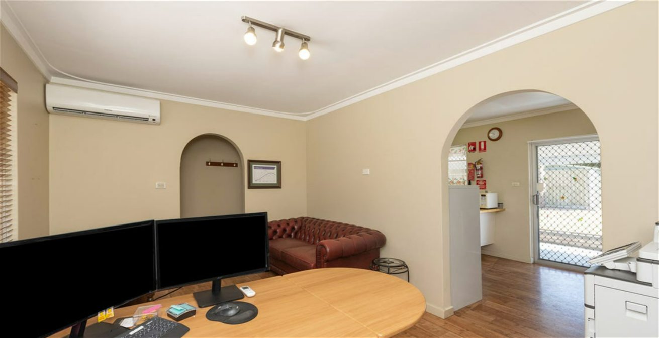 Office + Medical Precinct 11