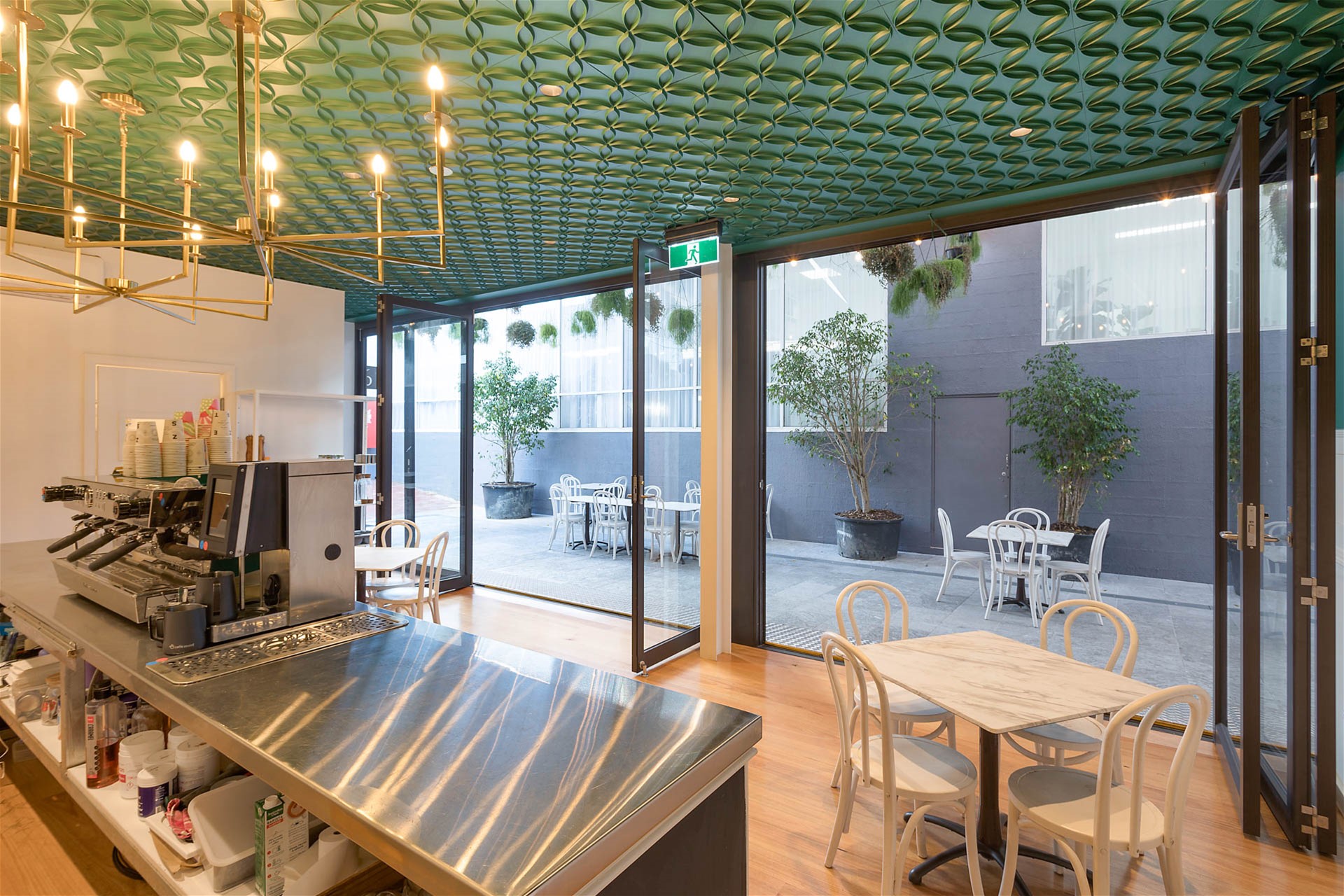 Beautiful cafe/restaurant space ready and 7