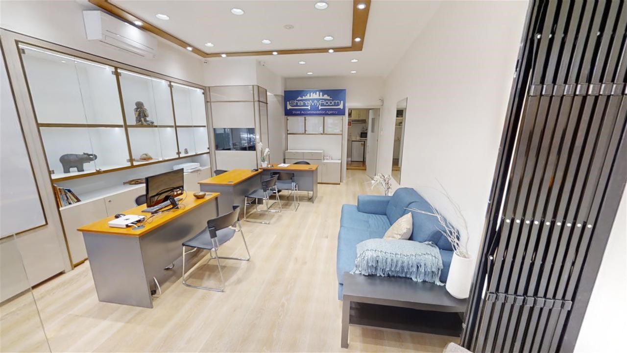 Prime Commercial Space for Lease: 4