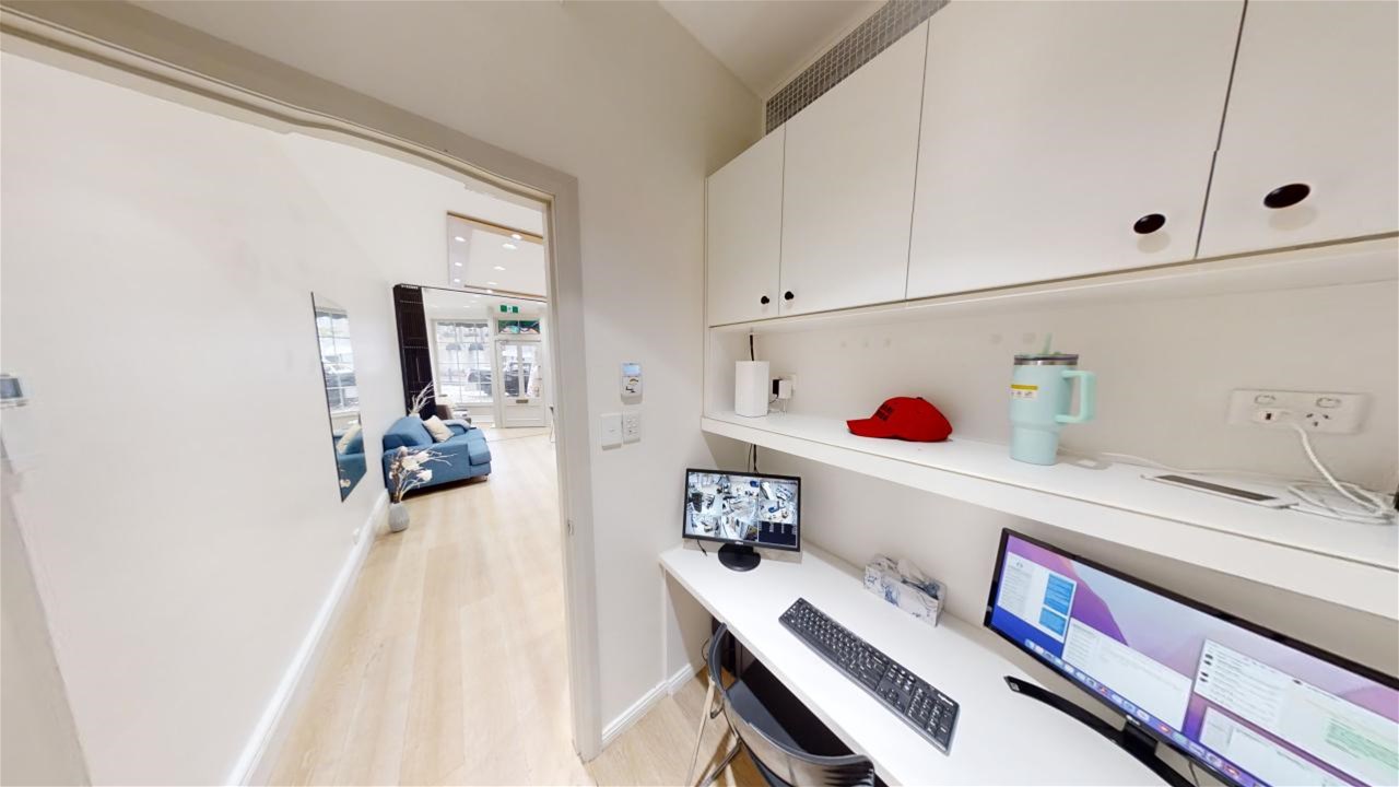 Prime Commercial Space for Lease: 6