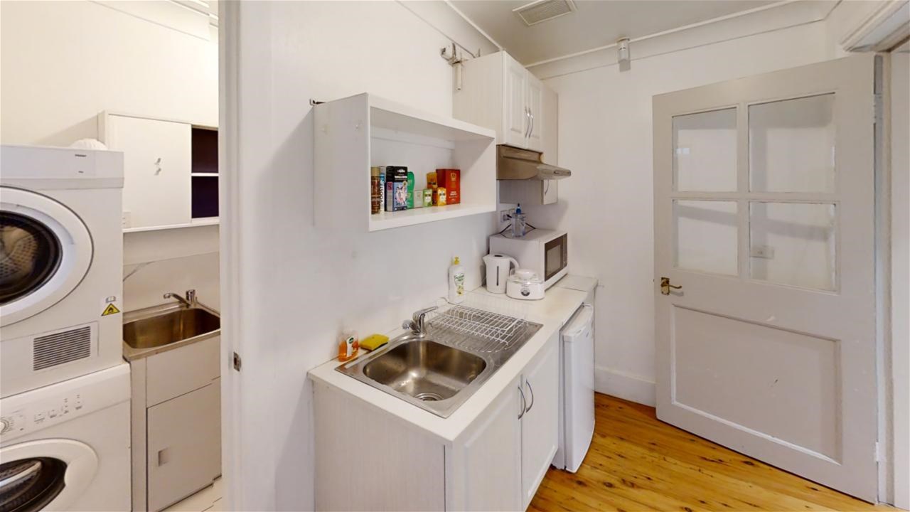 Prime Commercial Space for Lease: 11