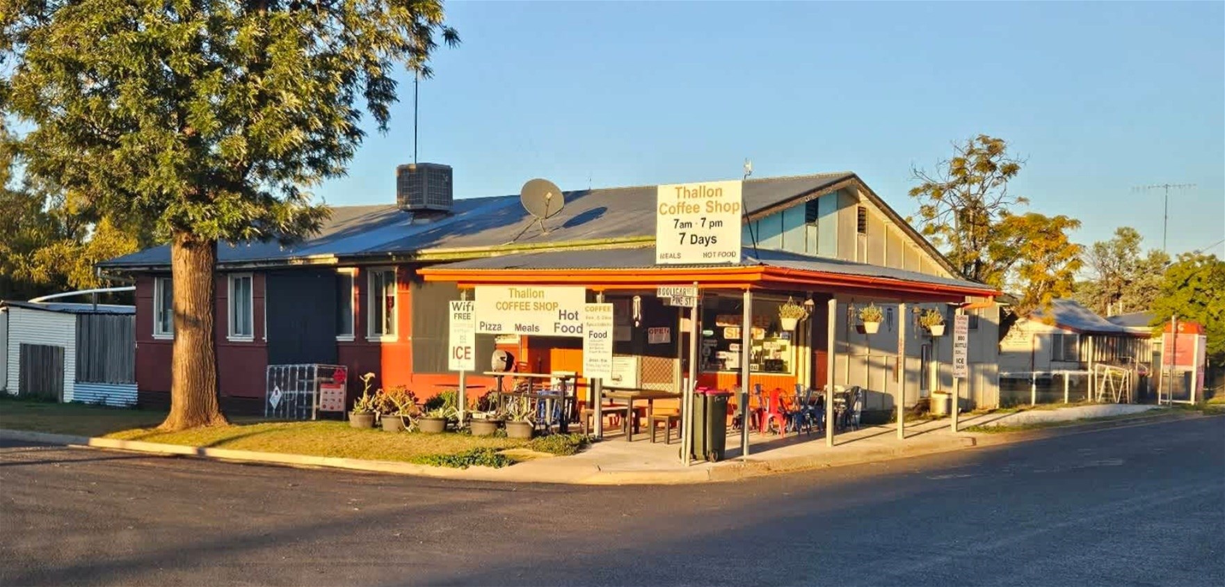 Country Shop with3 bedroom esidence