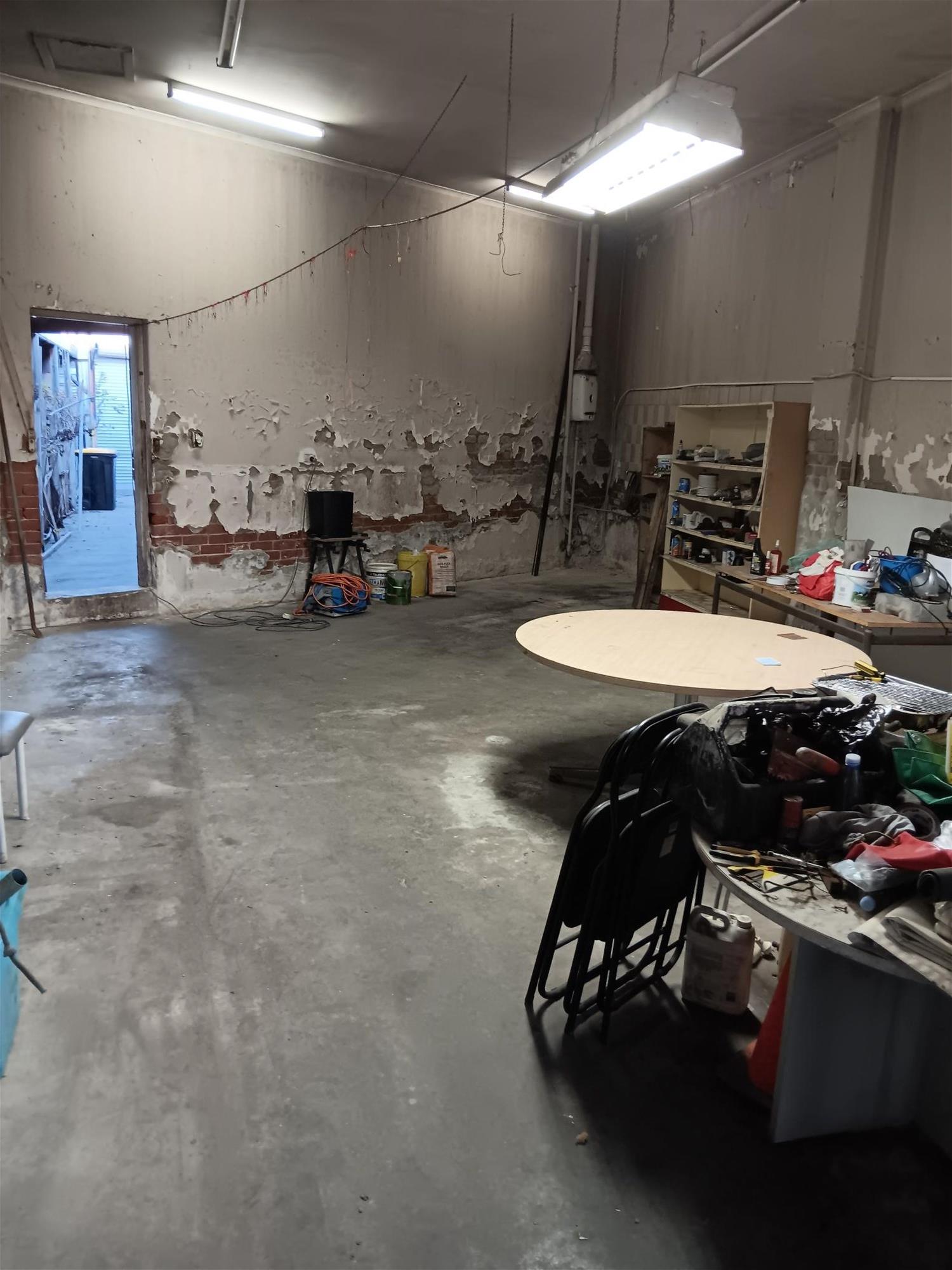 UNIQUE OPPORTUNITY TO SECURE RETAIL 3