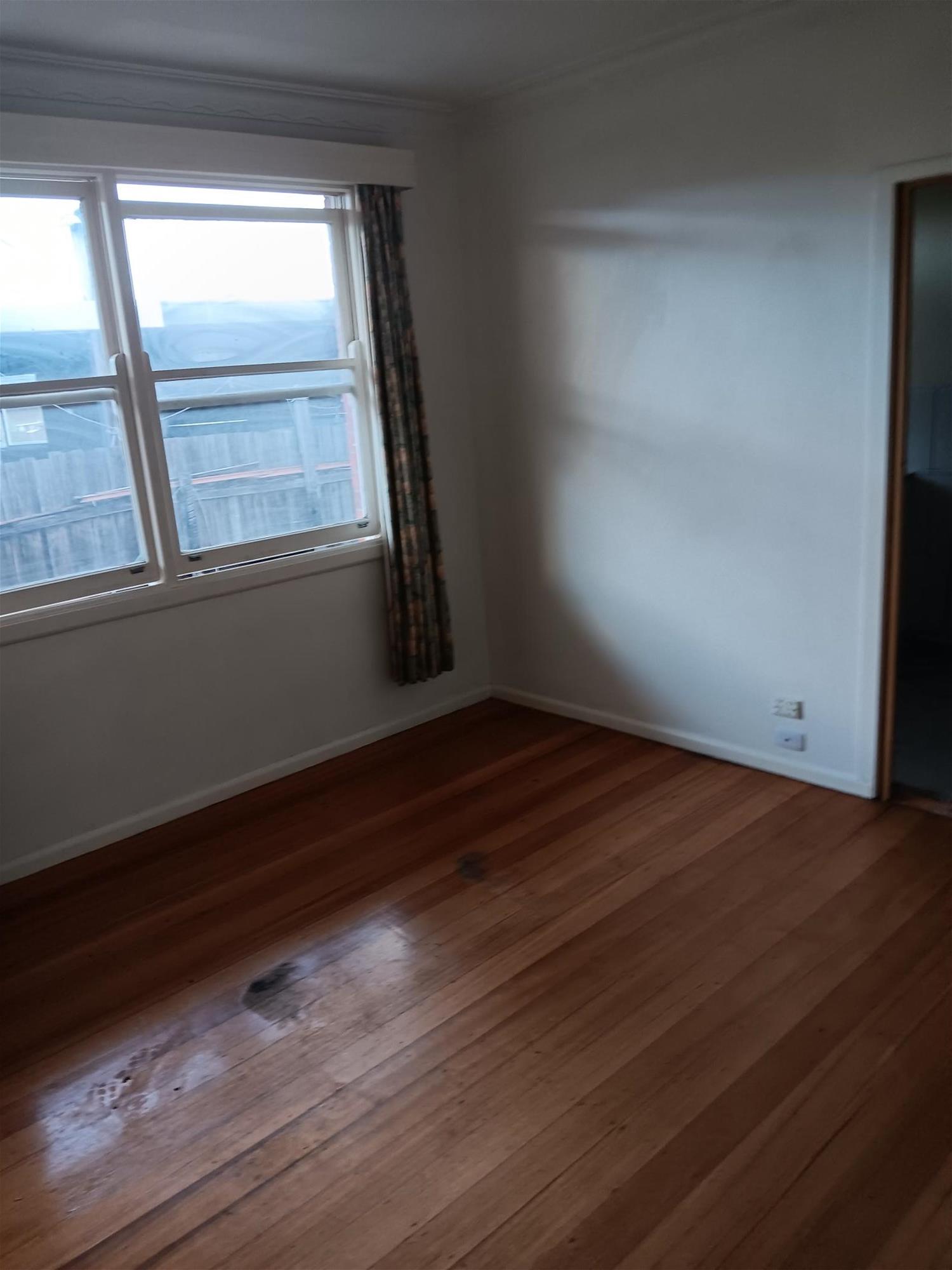 UNIQUE OPPORTUNITY TO SECURE RETAIL 8